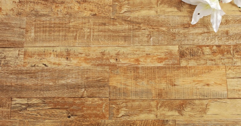 Parquet bois massif ou stratifié : le comparatif qui vous aide à trancher